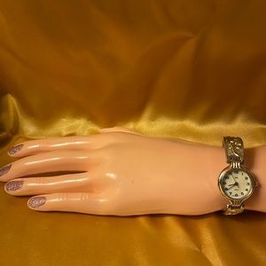 Collezio Watch vintage look. Gold & silver colored w/floral pattern. small wrist